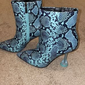 Gorgeous boots!